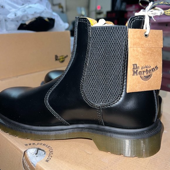 NIB Dr. Martens 2976 Smooth Leather Chelsea Boots - Picture 3 of 9